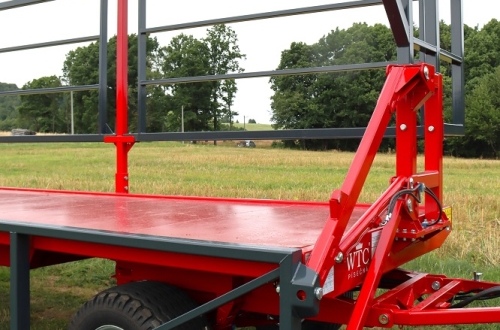 Traktorový přepravník balíků PLT 14 s bočnicemi