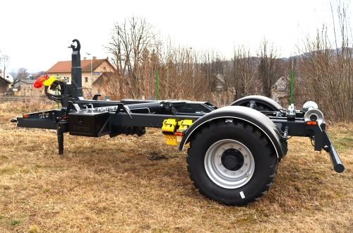 Traktorový nosič kontejnerů PORTÝR 13.10